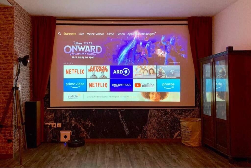 Home Cinema, Parking Space Wurtzbourg Extérieur photo