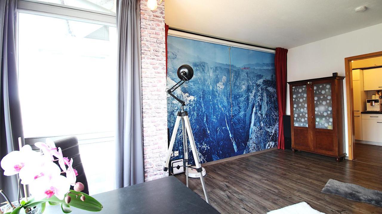 Home Cinema, Parking Space Wurtzbourg Extérieur photo